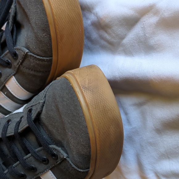 Adidas shoes for Men. Size 10. - Picture 6 of 7